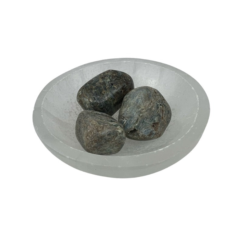 Green Kyanite Tumbled Stone - 25-50 mm